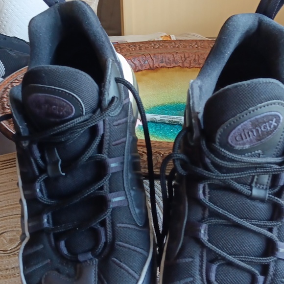 Man Tennies - Picture 3 of 3